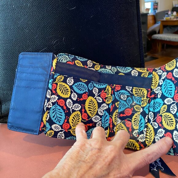 Vera Bradley "happy snail" tri-fold wallet - Picture 2 of 8